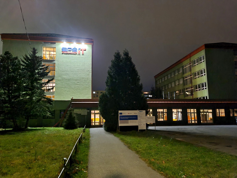 Budova školy SPŠ IT a Gymnázia v Kysuckom Novom Meste